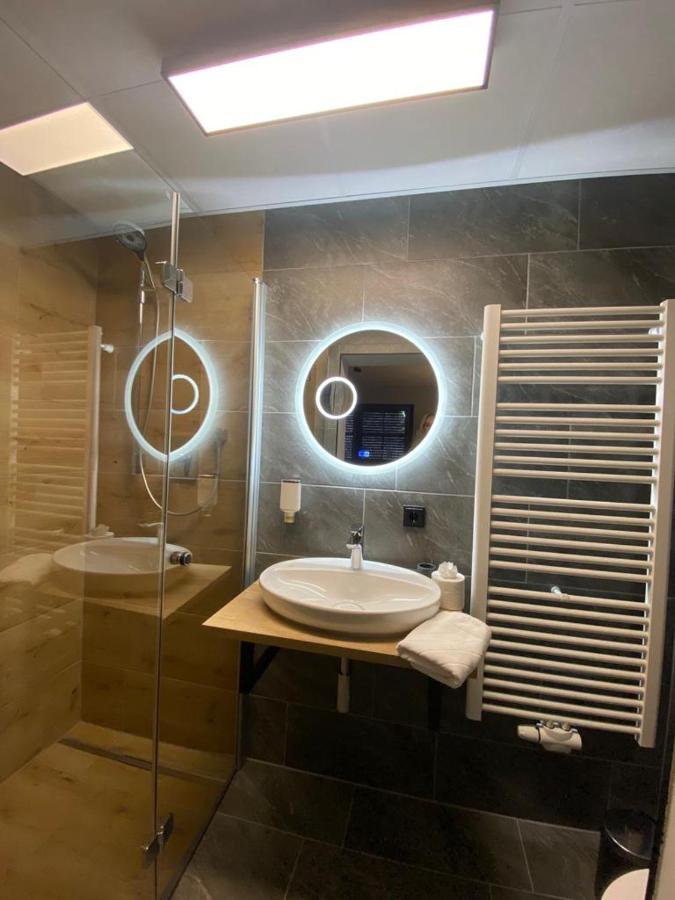 Hotel Gasthof Kaesser 안스바흐 외부 사진