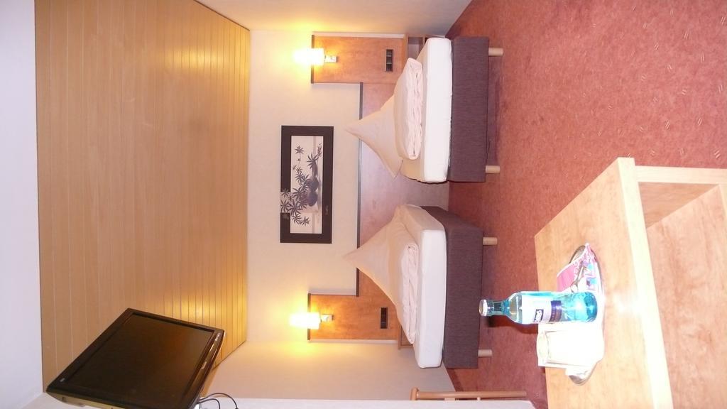 Hotel Gasthof Kaesser 안스바흐 외부 사진
