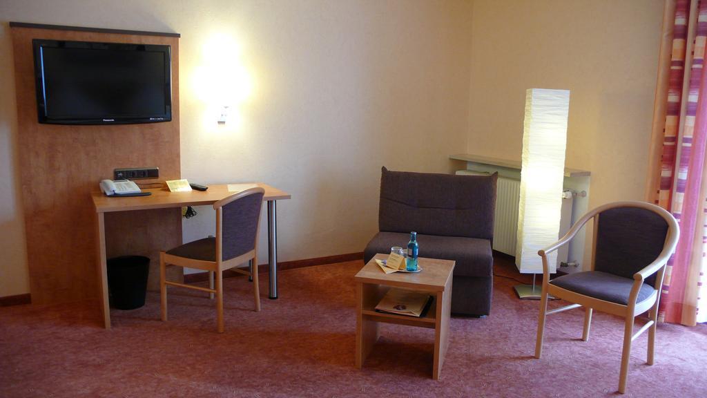 Hotel Gasthof Kaesser 안스바흐 외부 사진