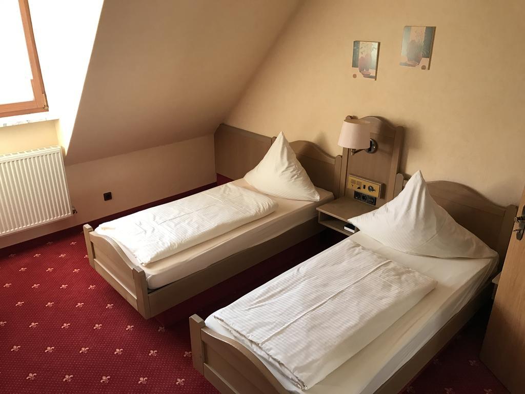 Hotel Gasthof Kaesser 안스바흐 외부 사진